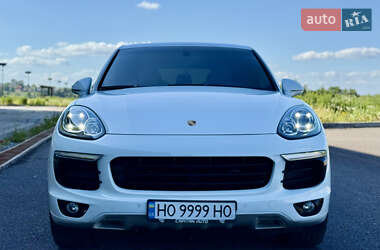 Внедорожник / Кроссовер Porsche Cayenne 2015 в 