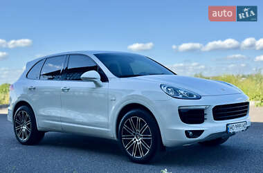 Внедорожник / Кроссовер Porsche Cayenne 2015 в 