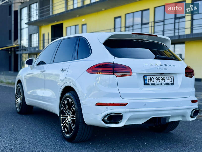 Внедорожник / Кроссовер Porsche Cayenne 2015 в Тернополе