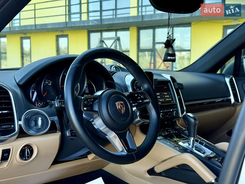 Внедорожник / Кроссовер Porsche Cayenne 2015 в Тернополе