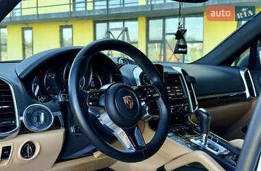 Внедорожник / Кроссовер Porsche Cayenne 2015 в 