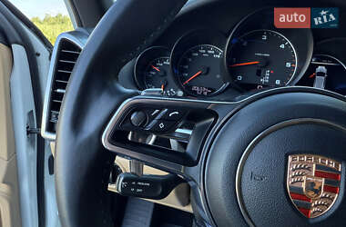 Внедорожник / Кроссовер Porsche Cayenne 2015 в 