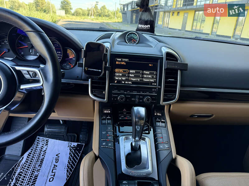 Внедорожник / Кроссовер Porsche Cayenne 2015 в Тернополе