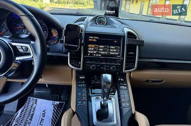 Внедорожник / Кроссовер Porsche Cayenne 2015 в 