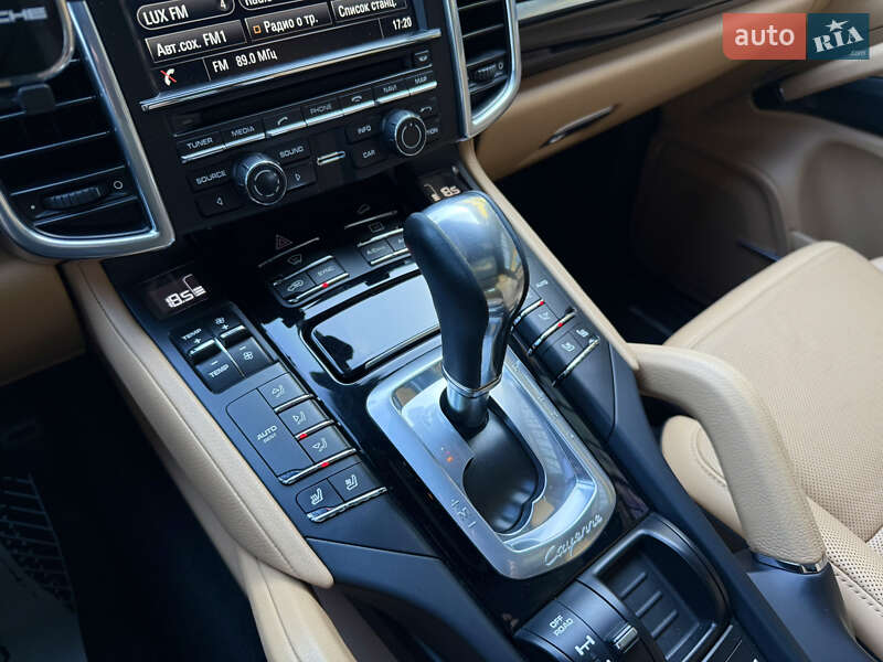 Внедорожник / Кроссовер Porsche Cayenne 2015 в Тернополе