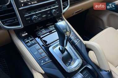Внедорожник / Кроссовер Porsche Cayenne 2015 в 