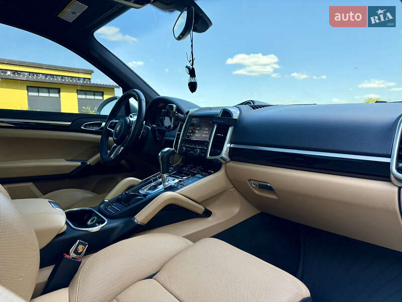 Внедорожник / Кроссовер Porsche Cayenne 2015 в Тернополе