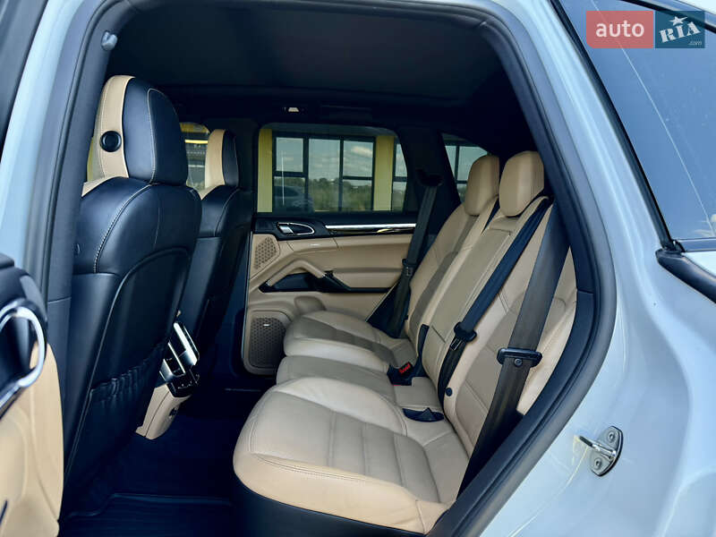 Внедорожник / Кроссовер Porsche Cayenne 2015 в Тернополе