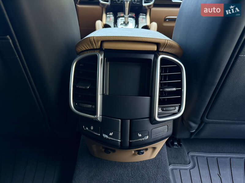 Внедорожник / Кроссовер Porsche Cayenne 2015 в Тернополе