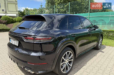 Внедорожник / Кроссовер Porsche Cayenne 2018 в 