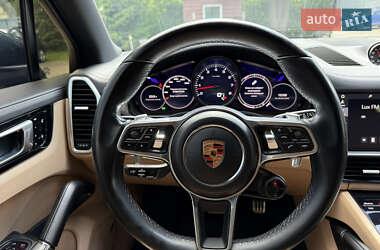 Внедорожник / Кроссовер Porsche Cayenne 2018 в 