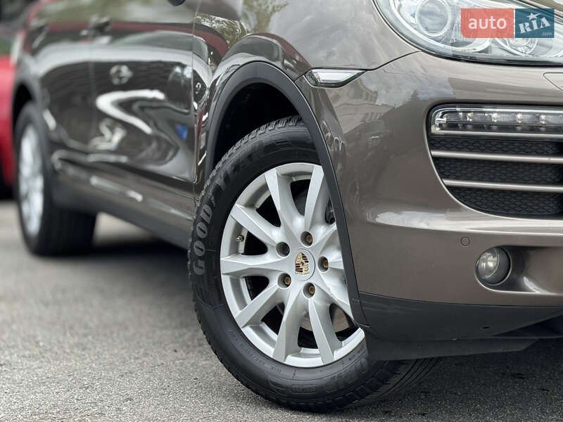 Позашляховик / Кросовер Porsche Cayenne 2010 в Києві