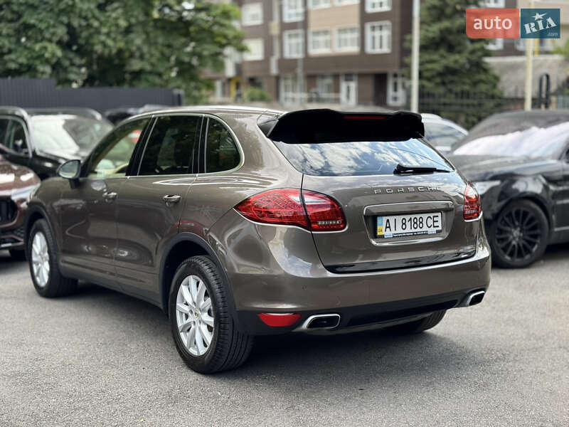 Позашляховик / Кросовер Porsche Cayenne 2010 в Києві