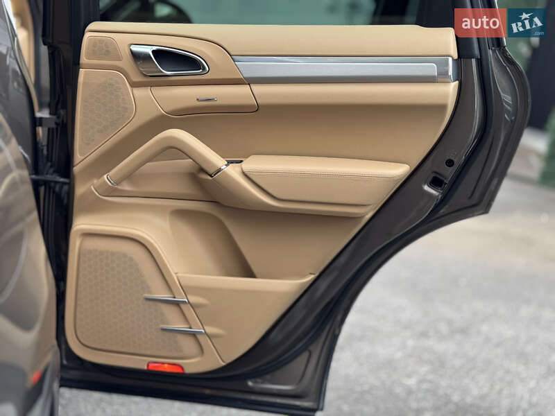 Позашляховик / Кросовер Porsche Cayenne 2010 в Києві