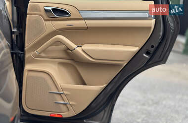 Внедорожник / Кроссовер Porsche Cayenne 2010 в 