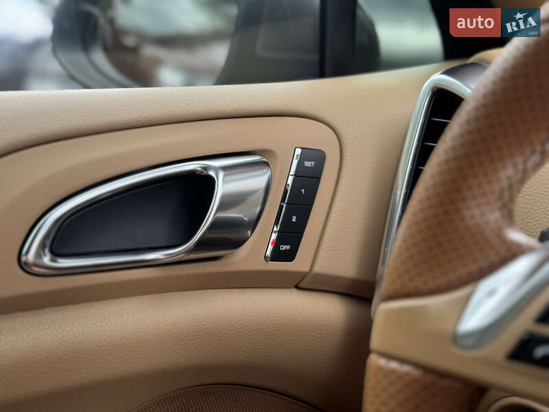 Позашляховик / Кросовер Porsche Cayenne 2010 в Києві