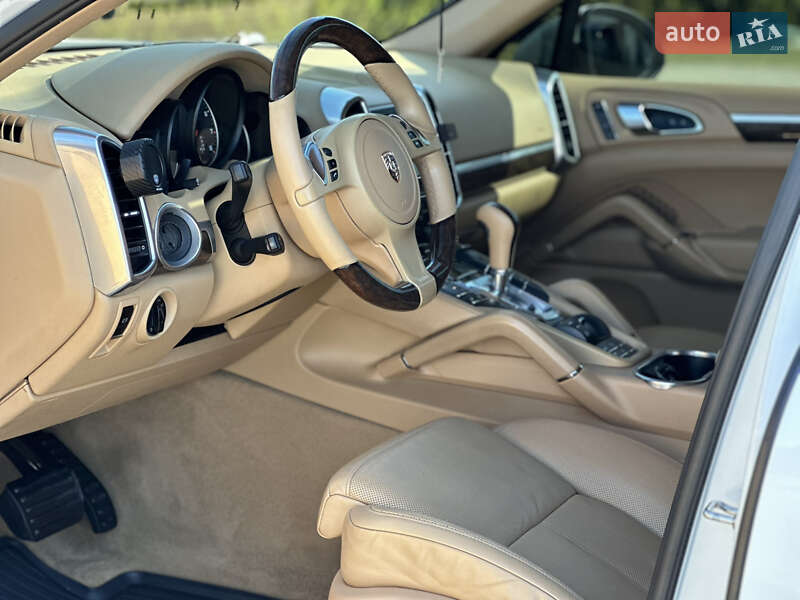 Внедорожник / Кроссовер Porsche Cayenne 2012 в Львове