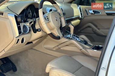 Внедорожник / Кроссовер Porsche Cayenne 2012 в 