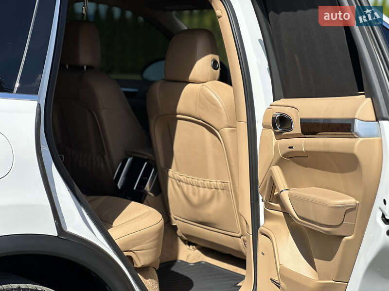 Внедорожник / Кроссовер Porsche Cayenne 2012 в Львове