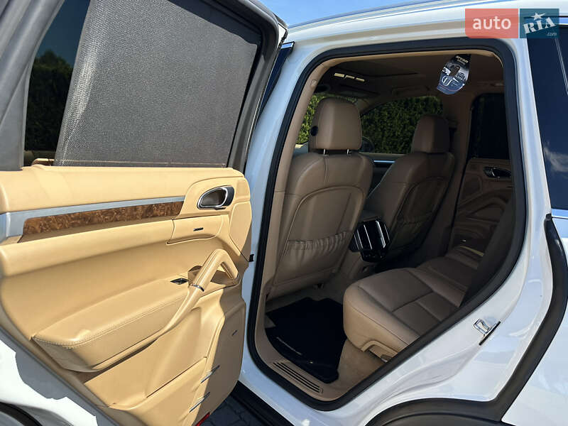 Позашляховик / Кросовер Porsche Cayenne 2012 в Львові