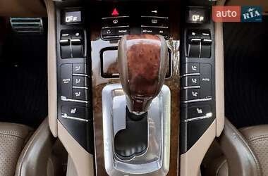 Внедорожник / Кроссовер Porsche Cayenne 2011 в 