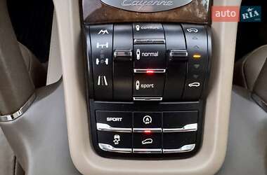 Внедорожник / Кроссовер Porsche Cayenne 2011 в 
