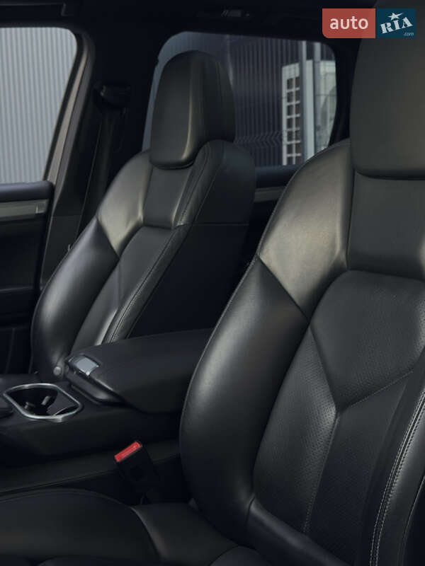 Внедорожник / Кроссовер Porsche Cayenne 2011 в Остроге фото 31 Внедорожник / Кроссовер Porsche Cayenne 2011 в Остроге