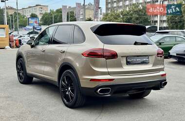 Внедорожник / Кроссовер Porsche Cayenne 2015 в 