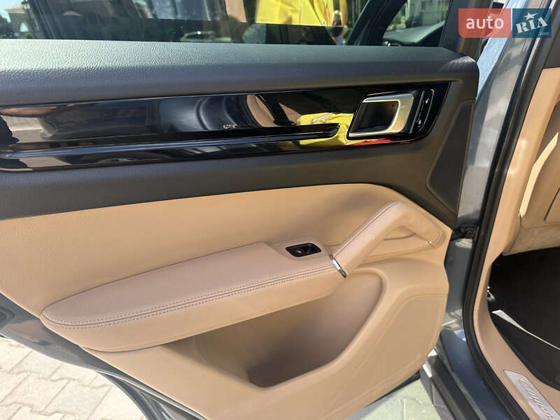 Внедорожник / Кроссовер Porsche Cayenne 2018 в Измаиле