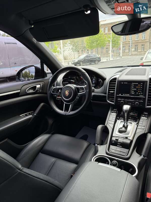 Внедорожник / Кроссовер Porsche Cayenne 2015 в Днепре