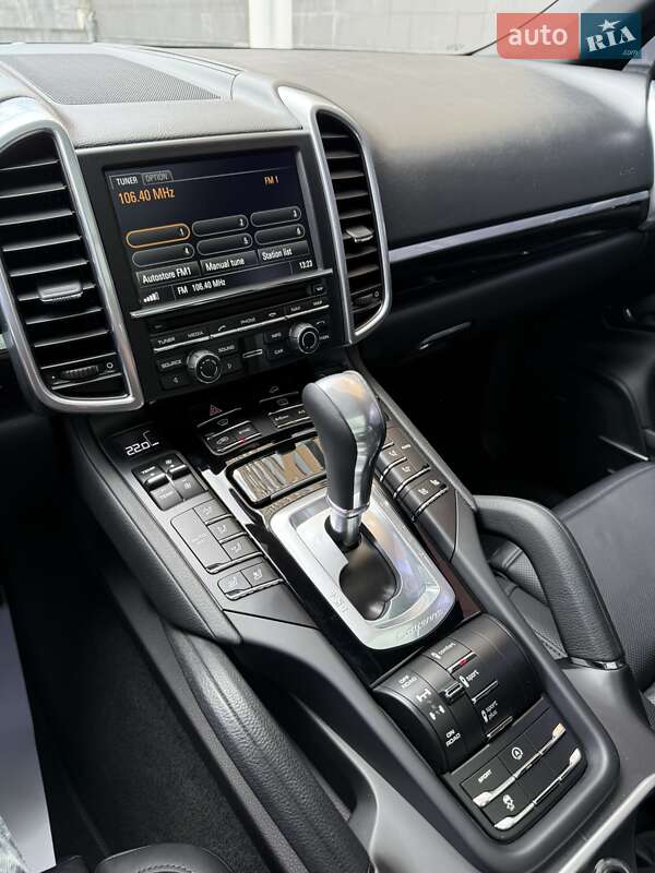 Внедорожник / Кроссовер Porsche Cayenne 2015 в Днепре