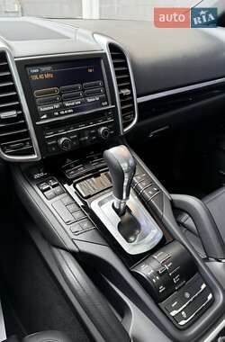 Позашляховик / Кросовер Porsche Cayenne 2015 в 