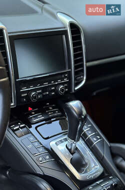 Внедорожник / Кроссовер Porsche Cayenne 2011 в 