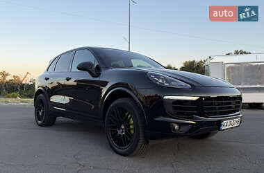 Внедорожник / Кроссовер Porsche Cayenne 2016 в 