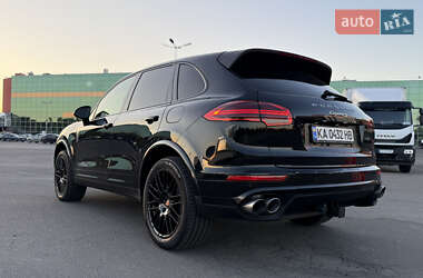 Внедорожник / Кроссовер Porsche Cayenne 2016 в 