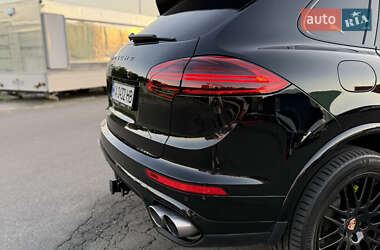 Внедорожник / Кроссовер Porsche Cayenne 2016 в 