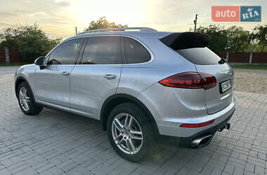 Внедорожник / Кроссовер Porsche Cayenne 2015 в 