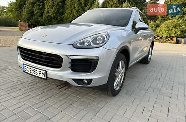 Внедорожник / Кроссовер Porsche Cayenne 2015 в 