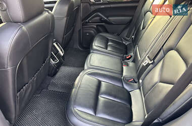 Внедорожник / Кроссовер Porsche Cayenne 2015 в 