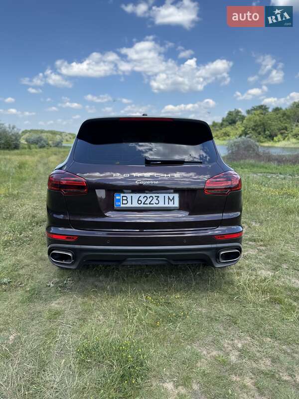 Внедорожник / Кроссовер Porsche Cayenne 2016 в Лохвице