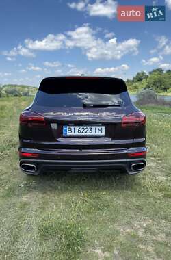 Внедорожник / Кроссовер Porsche Cayenne 2016 в 