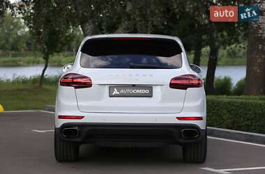 Внедорожник / Кроссовер Porsche Cayenne 2016 в 