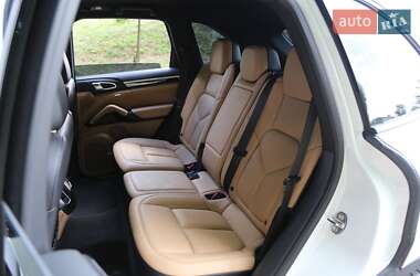 Внедорожник / Кроссовер Porsche Cayenne 2016 в 