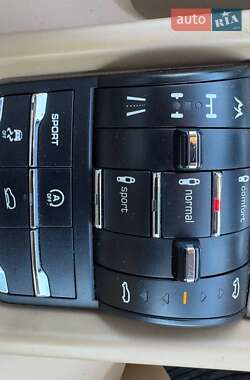 Внедорожник / Кроссовер Porsche Cayenne 2010 в 