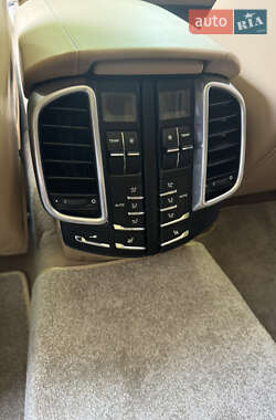 Внедорожник / Кроссовер Porsche Cayenne 2011 в 