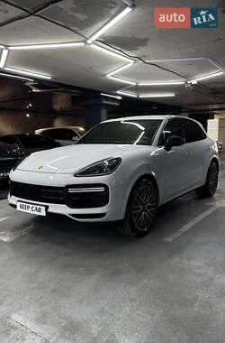 Внедорожник / Кроссовер Porsche Cayenne 2018 в 