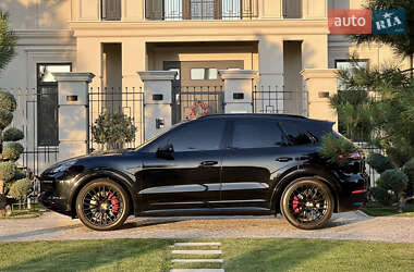 Позашляховик / Кросовер Porsche Cayenne 2022 в 