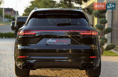 Позашляховик / Кросовер Porsche Cayenne 2022 в 
