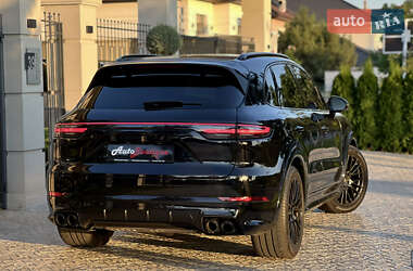 Позашляховик / Кросовер Porsche Cayenne 2022 в 