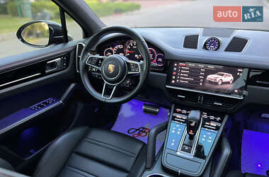 Позашляховик / Кросовер Porsche Cayenne 2022 в 